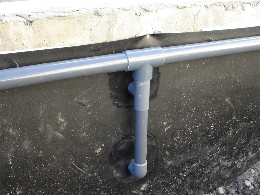 Установка закладных элементов в бассейне