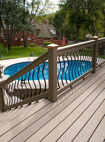 Террасная система возле бассейна