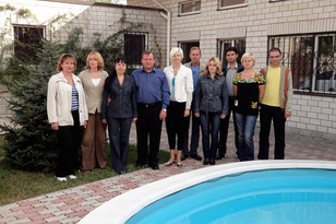 Команда «Викант-Аква» во дворе офиса