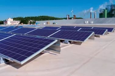 Дах з мембрани ПВХ з сонячними панелями