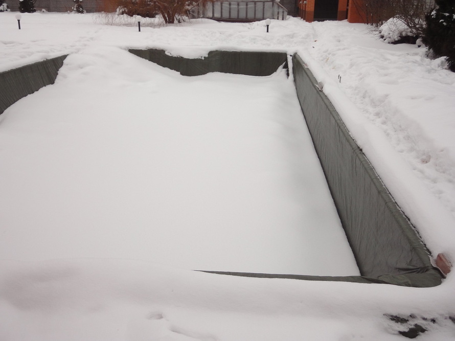 Зимовка басейна з загальним накрттям плівкою